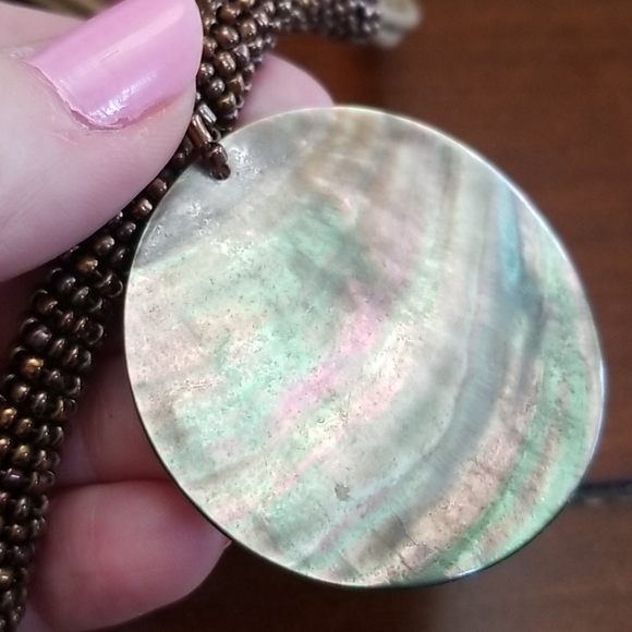 🐾 IRIDESCENT SHELL LIKE NECKLACE - Picture 5 of 7